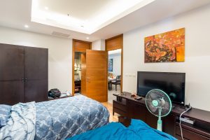 second bedroom comes with twin beds and access to a Jack-and-Jill bathroom